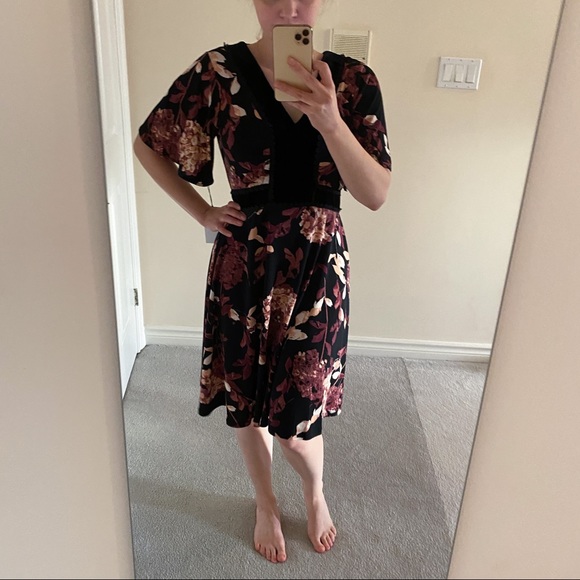 Ivanka Trump Floral Flutter Sleeve Winter Dress Velvet Details - Picture 5 of 7